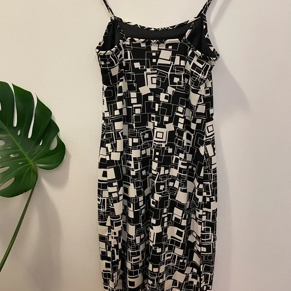 Reitman’s Pattern Dress - Picture 2 of 4